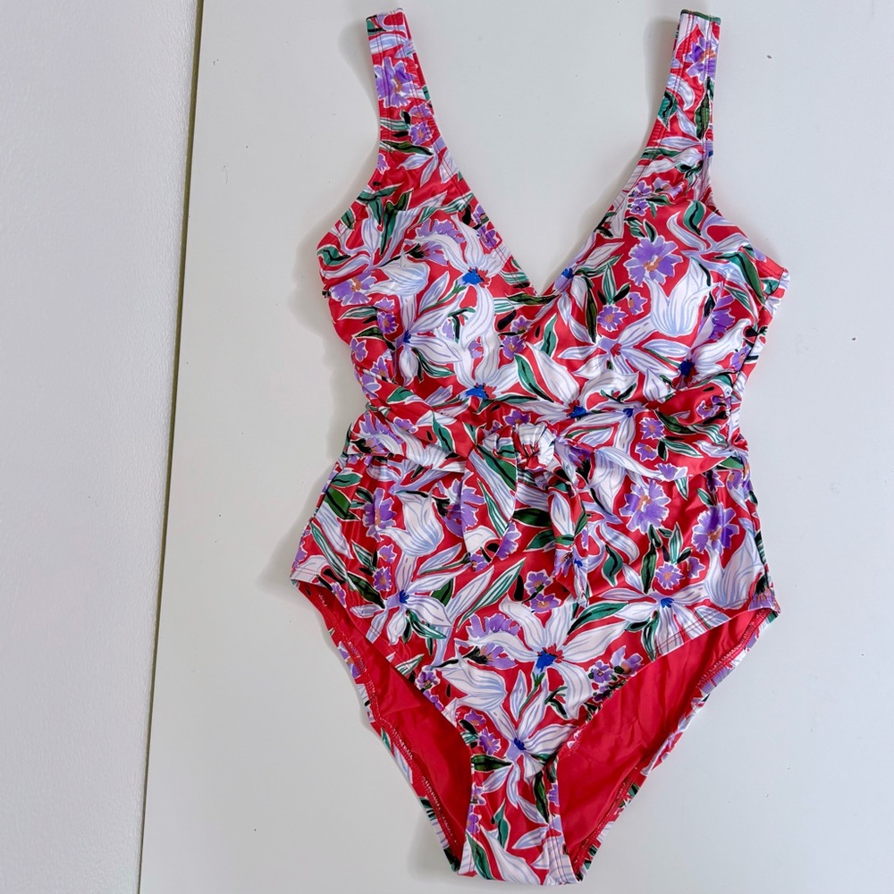 NWT ModCloth “The Bonita” One-Piece Red Floral Faux Wrap Swimsuit--Size Medium